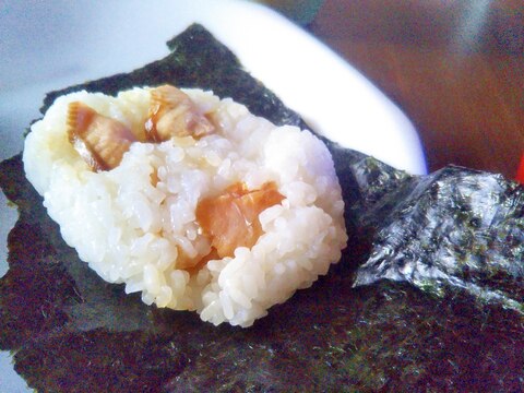 スモークサーモンの焼き鮭風おにぎり